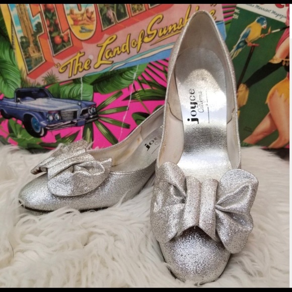 Vintage Metallic Silver Heels - Picture 1 of 4